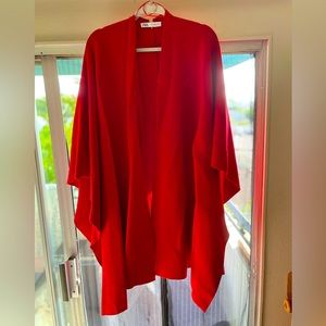 Shawl / wrap. Color: red